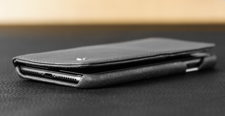 Housse iPhone 7 Plus Vaja Portefeuille Agenda Cuir Premium - Noire vue sur port