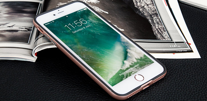 Coque iPhone 7 Plus Olixar X-Duo - Fibre de carbone Or rose vue sur port