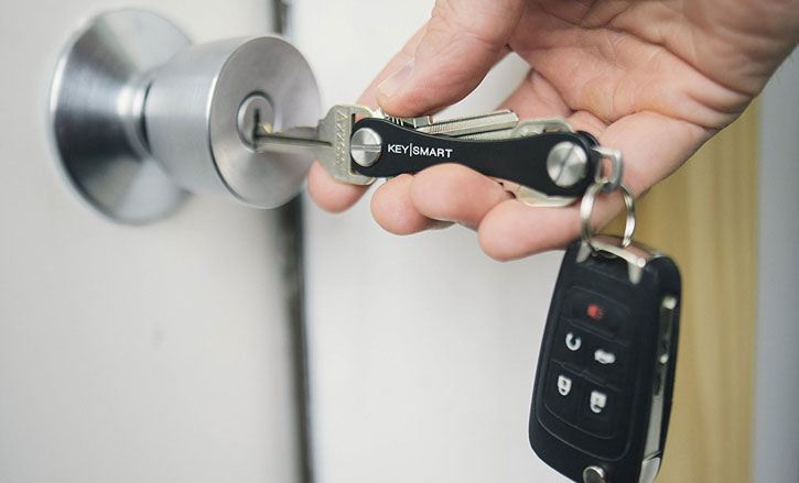 KeySmart kompakt nyckelhållare och arrangör - Svart