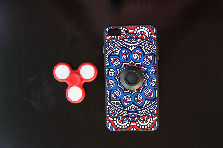 Olixar iPhone 7 Fidget Spinner Pattern Case - Red / Blue