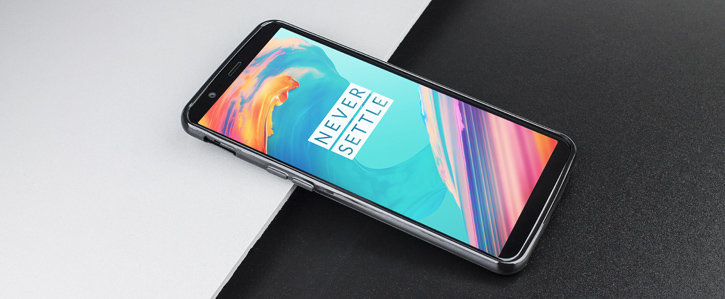 Coque OnePlus 5T Olixar FlexiShield - Noire vue sur touches