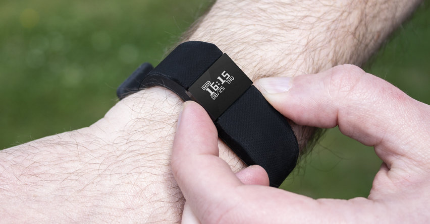 Acme Fitness Activity Tracker mit Display für iOS und Android