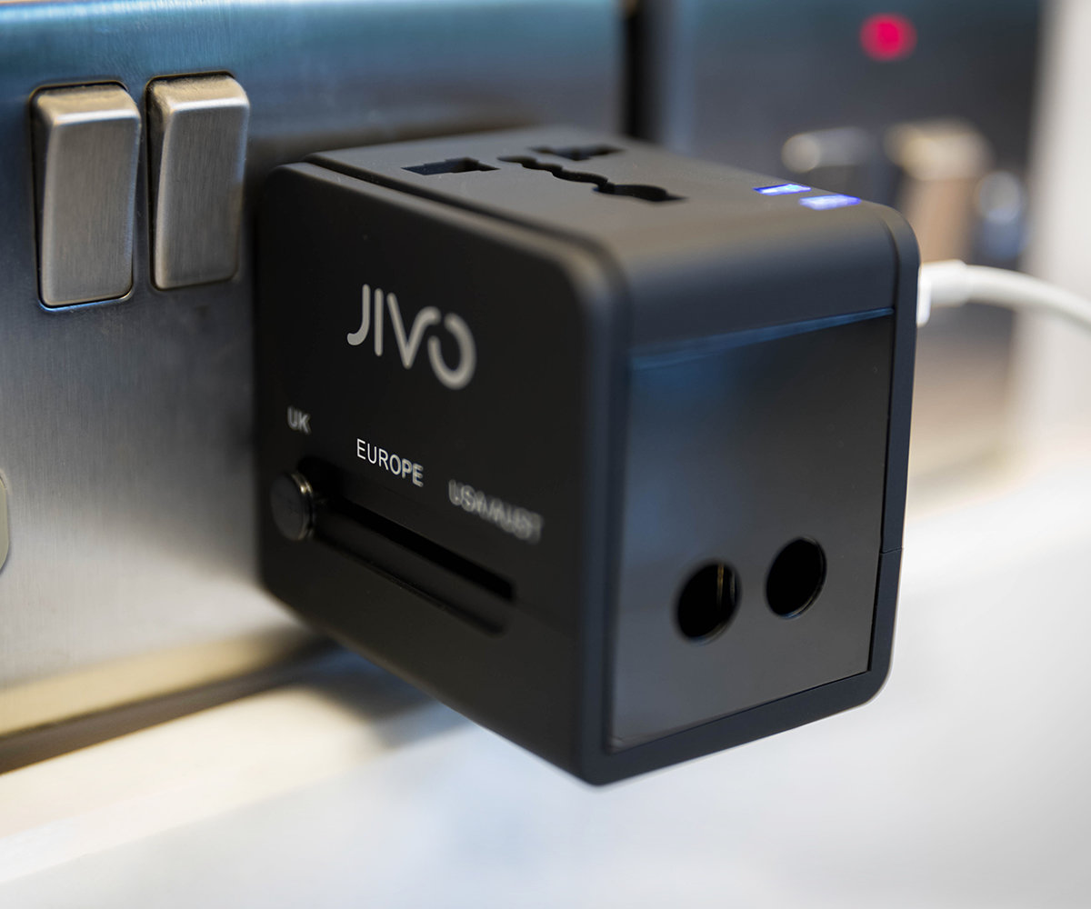 Jivo World Travel Plug W/Dual USB Black