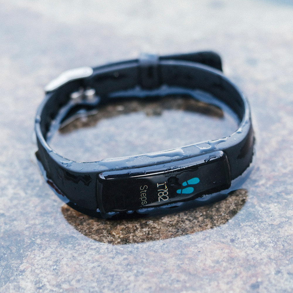 Alltid Fitness Tracker og pulsklokke Armbånd - Svart