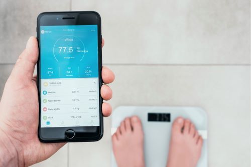 BLUETOOTH bathroom scale, multiple measurements. APP for iOS and An